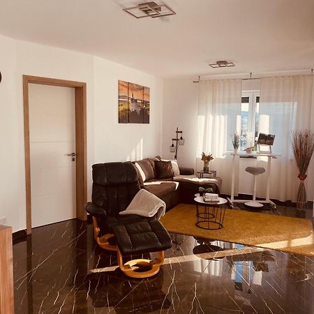 Ferienwohnung-ไวน์ชตัดท์ ภายนอก รูปภาพ