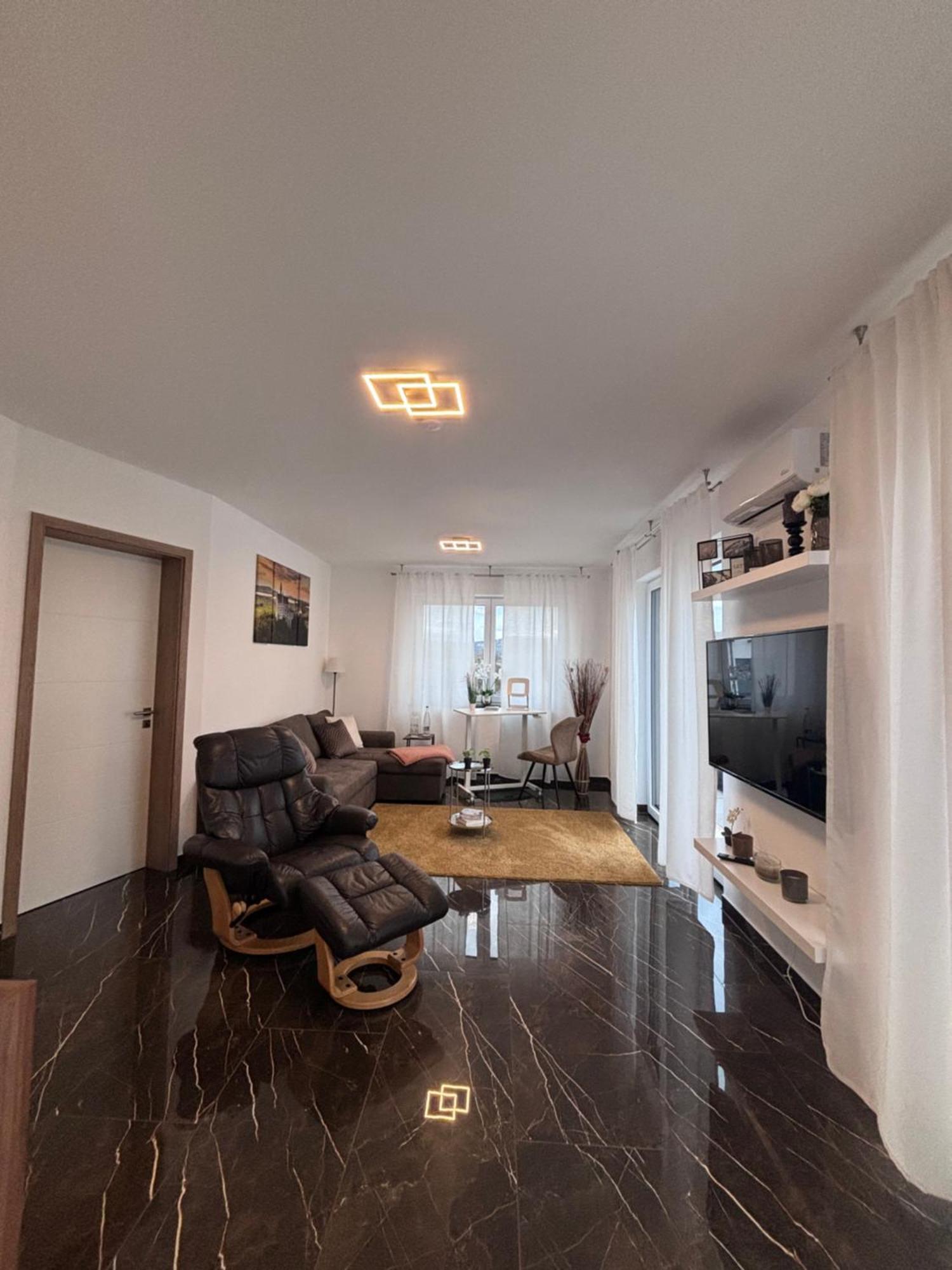 Ferienwohnung-ไวน์ชตัดท์ ภายนอก รูปภาพ