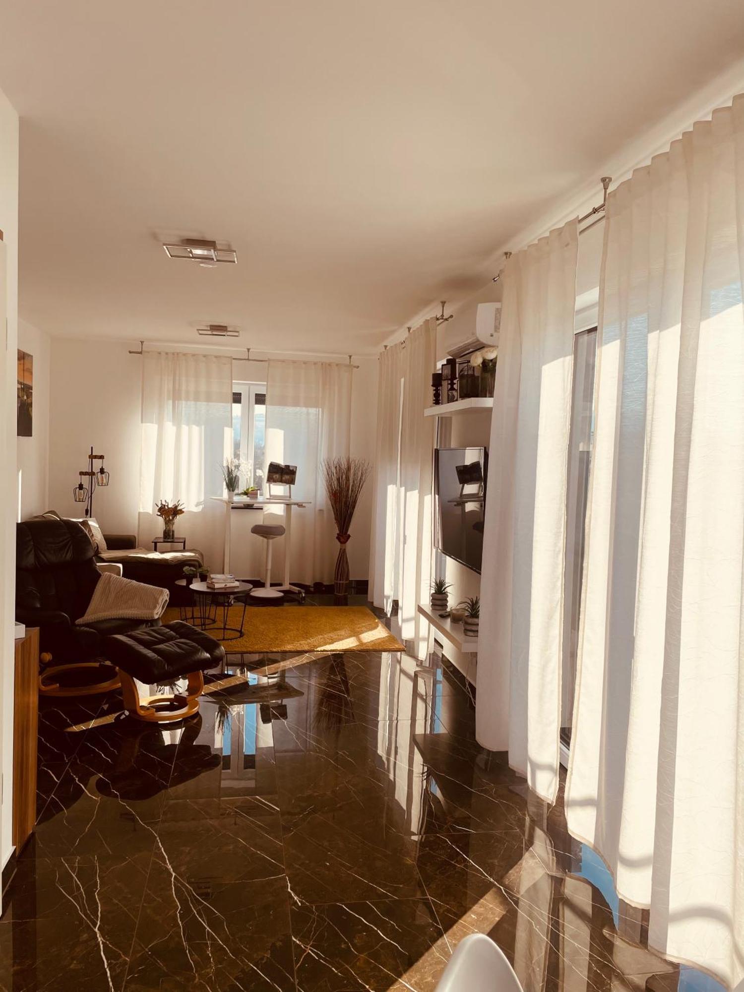 Ferienwohnung-ไวน์ชตัดท์ ภายนอก รูปภาพ